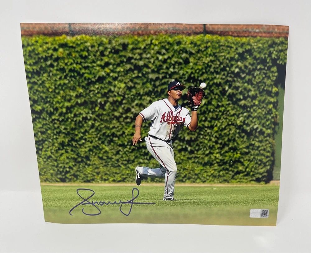 Andruw Jones Signed Photograph - 8x10 W Coa