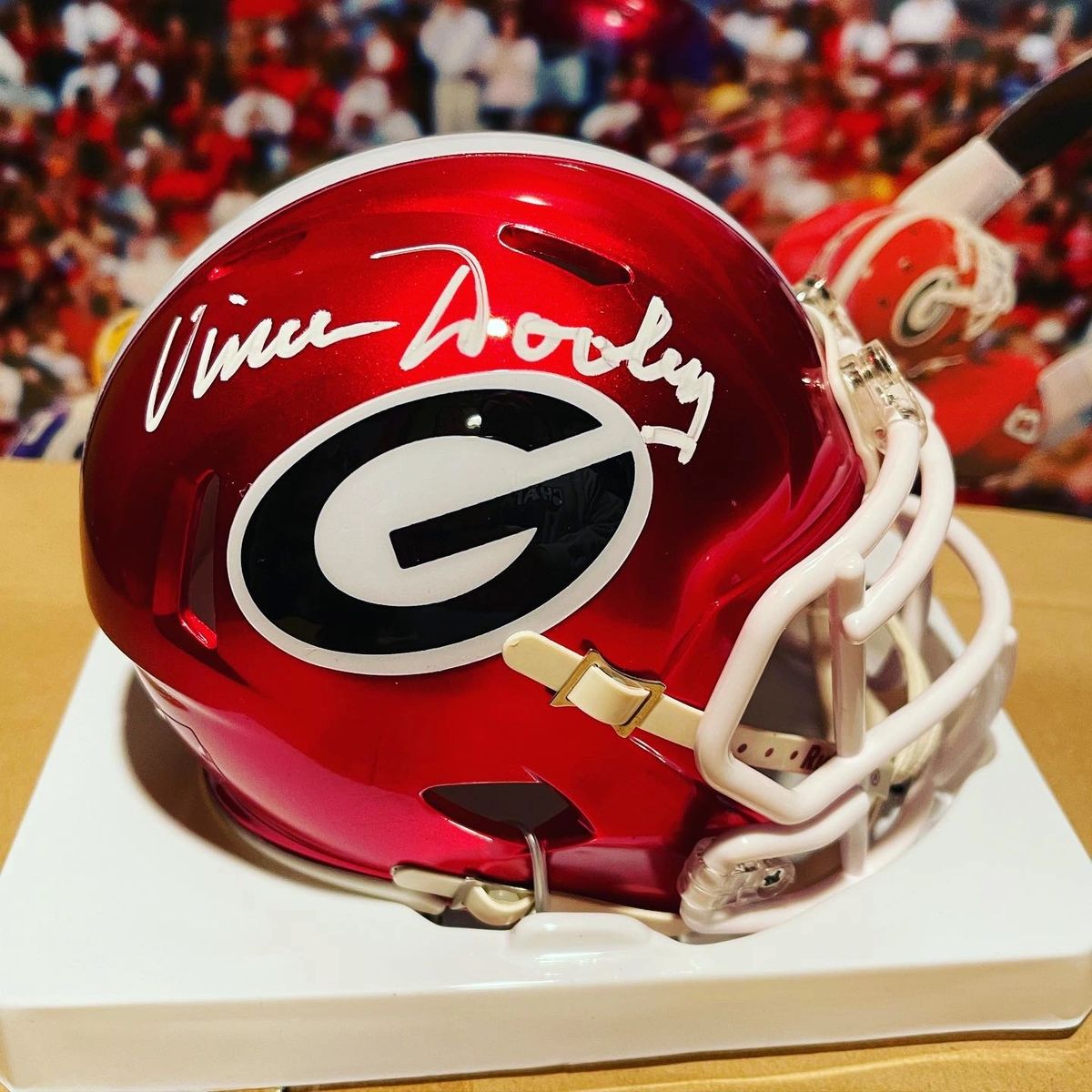 Vince Dooley Signed 1980 Champs Georgia Bulldogs Full Size Helmet Beckett