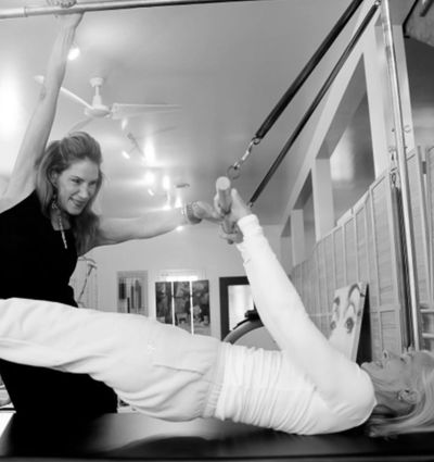 Pilates instructor gives private pilates classes