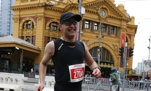 Steve on his way to setting his personal best marathon time