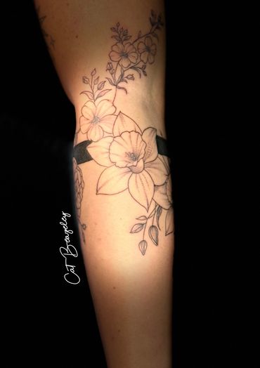 Floral cover up piece by Cat Beazeley tattoo 
