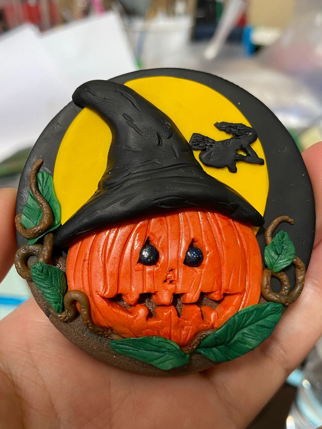 Jack 'o Lantern coin with witch flying