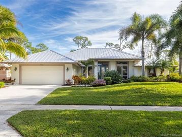 Palm City 4 bed 2.5 property