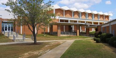 Auburn Junior High serves 8th and 9th grade. AJHS Building Exterior 