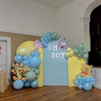 Winnie the Pooh balloon garland for baby shower