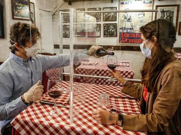 Restaurant sneeze guards