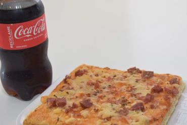 Combo perfecto: pizza y cola 