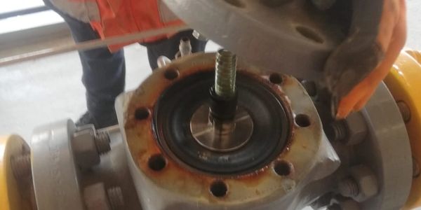 Mantenimiento a sistema de regulación de Gas Natural