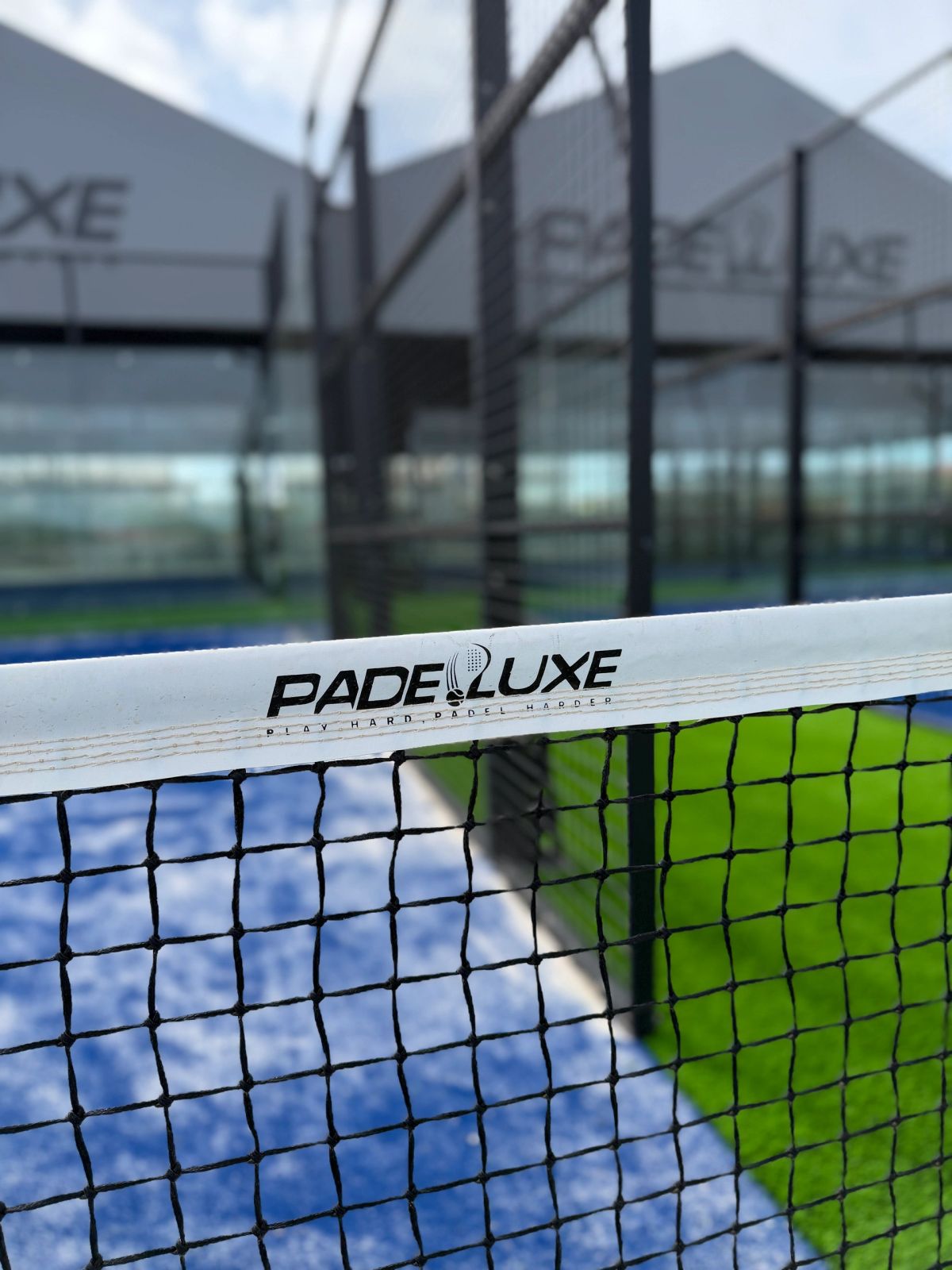 A Padeluxe glass padel court in Oranjestad