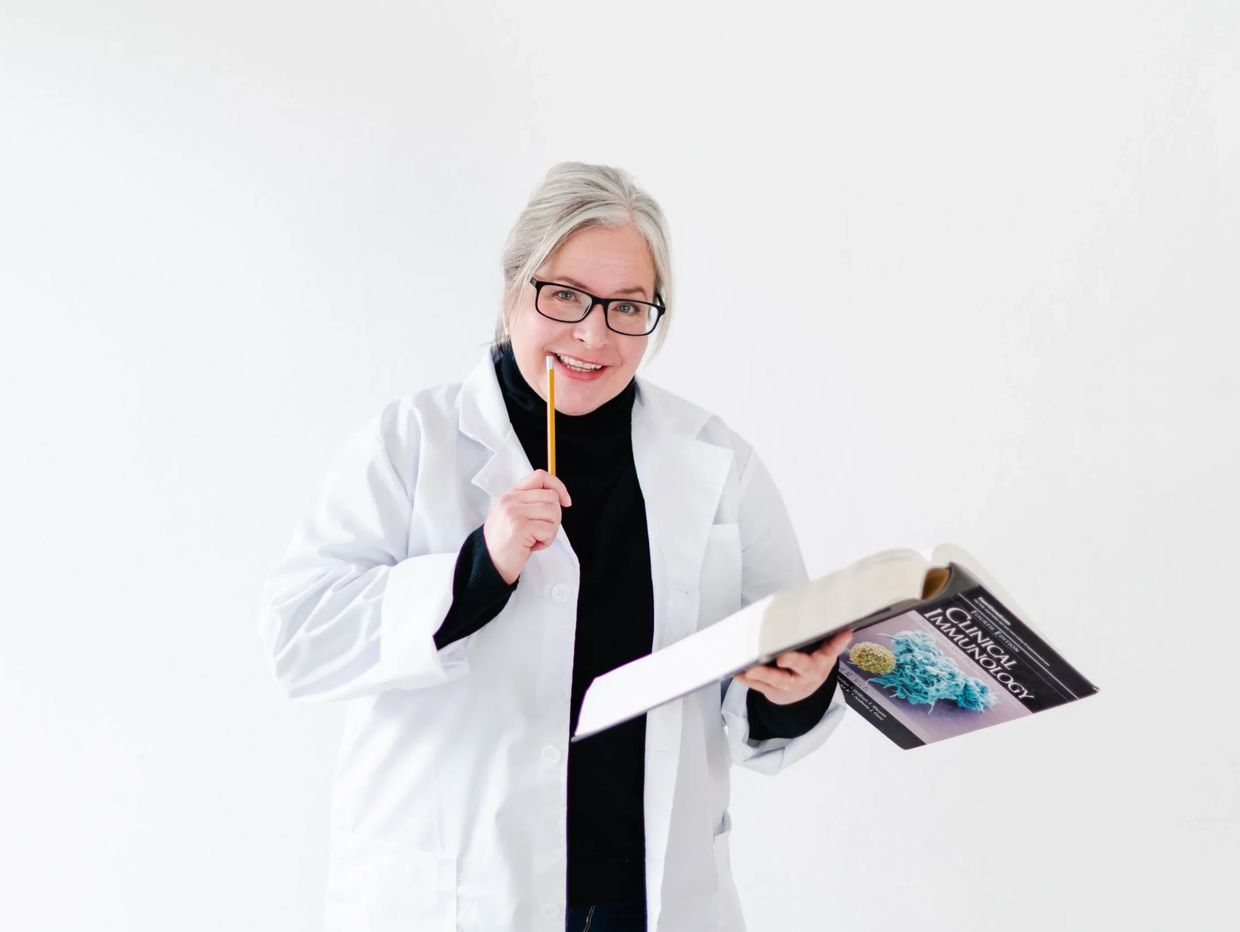 Dr. Tobi Schmidt is an expert in science communication and education.