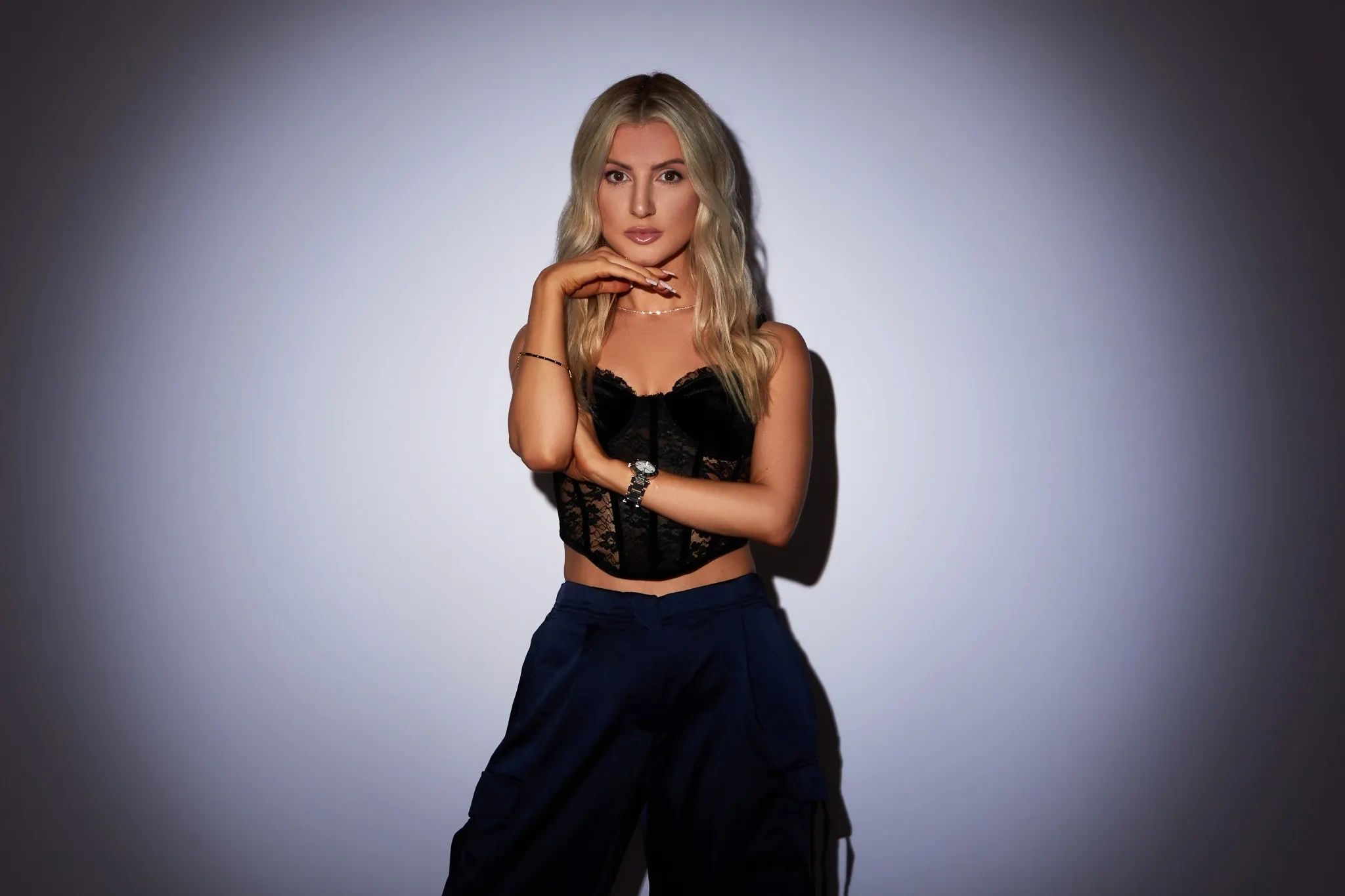 Cally Rhodes: Talented Singer Songwriter from Wales