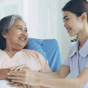 專業護理
匯聚醫生、物理治療師、職業治療師、言語治療師、護士、社工、護理員、陪診員等跨專業團隊，為個人客戶提供或轉介服務；同時為企業夥伴外派專業護理人員，量身打造最卓越的醫療復康方案。