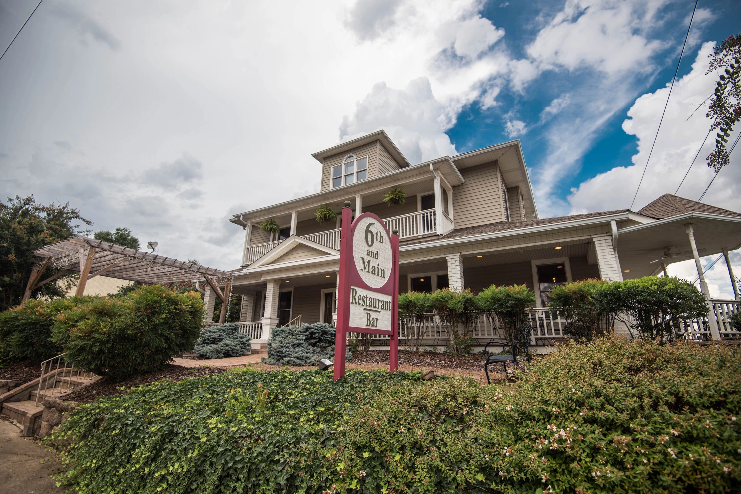 Sixth and Main Restaurant, Bar & Catering cover