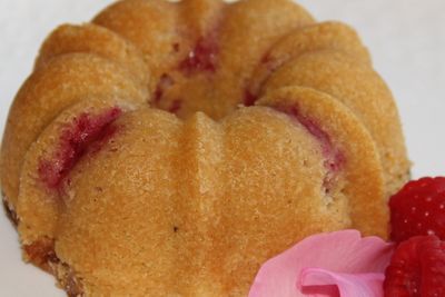 Raspberry-Rose Bundtlet with rose petals and fresh raspberries