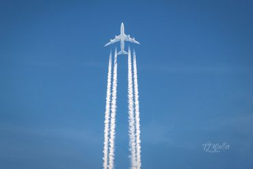 Jet Airliner going vertical with contrail | Photography Lessons | TJ Waller Photography