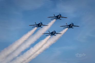 Blue Angels Sneak Approach (2261D500)