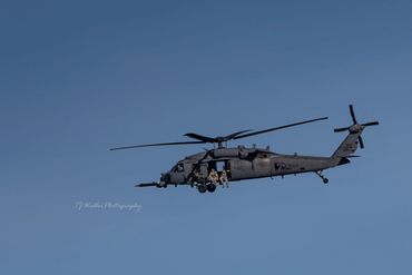 USAF Sikorsky HH-60G Pave Hawk helicopter in flight | Photography Lessons | TJ Waller Photography