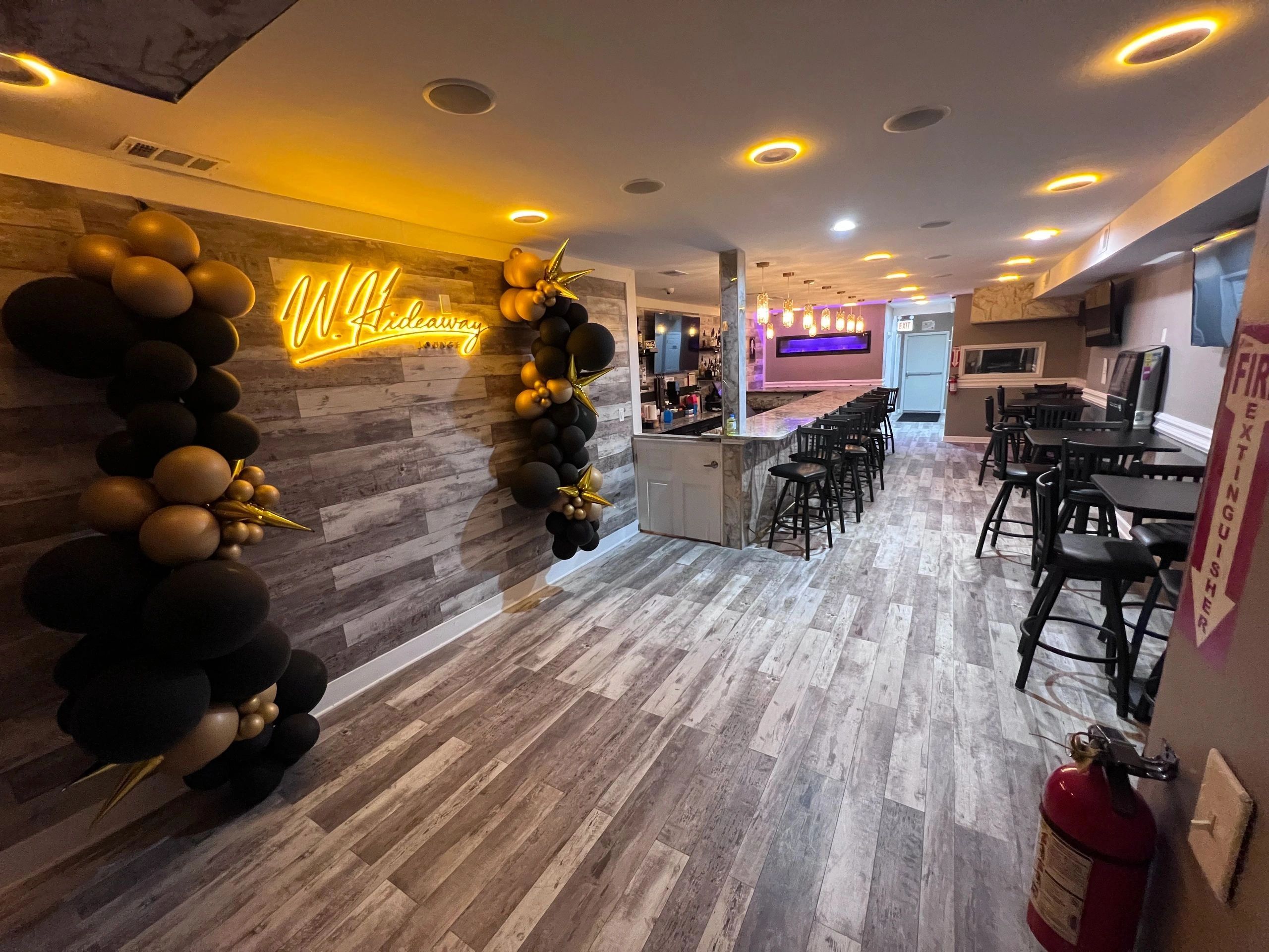 W. Hideaway Lounge — Douglas
