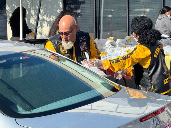 East Bay Chapter members assisting Mt. Calvary Baptist Church with distributing prepared meals.