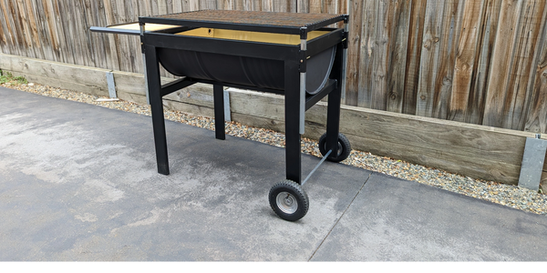 This is a Braai / BBQ made from a 44 Galon Drum. Very robust and sturdy.
Adjustable grid height with