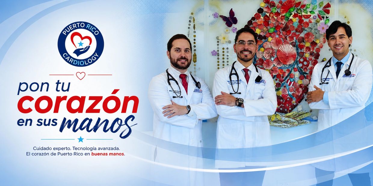 Tres cardiólogos en bata blanca posan frente a un mural de corazón y el logo de Puerto Rico Cardiología.