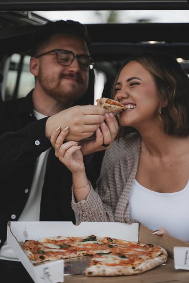 Destin Jeep Rentals couple Date cute jeep photo