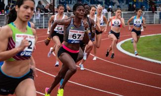 females running track 