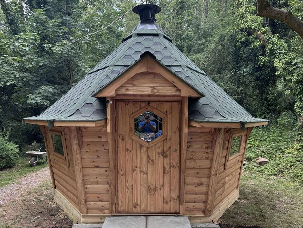 WUBI Cabins & Leisure 10m2 Y Caban Canolig BBQ Cabin with green shingle roof