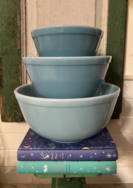 Vintage Pyrex Bluebelle Delphite Mixing Bowl Set