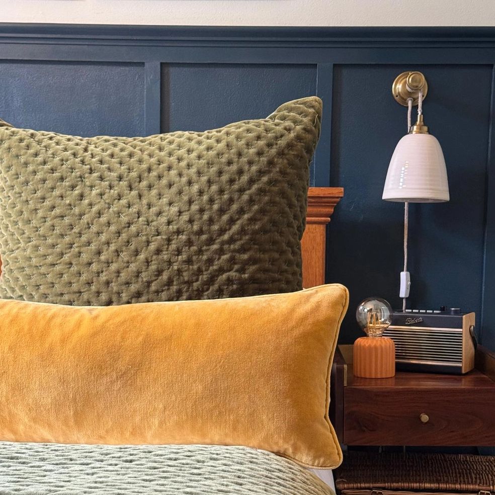 Green and gold king-size bed in Glenesk No 1