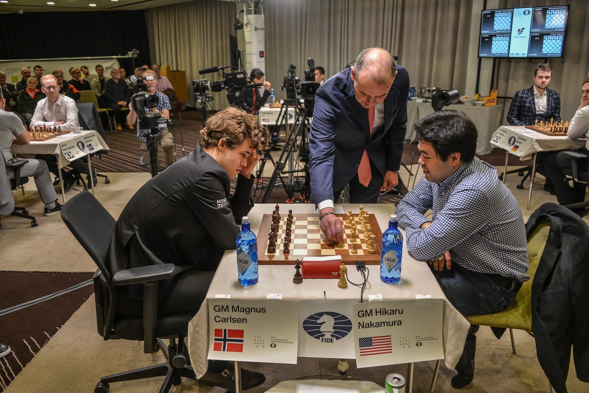 Magnus Carlsen, right, and Wesley So meet in the first final of FIDE World  Fischer Random