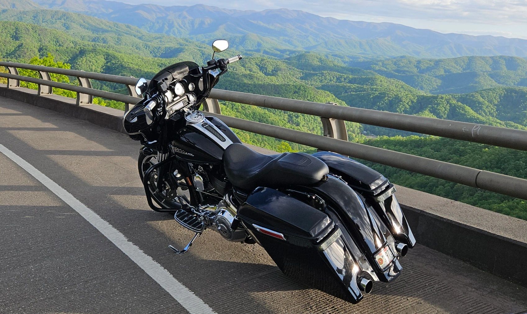 Harley-Davidson Black Street Glide Rental Maryville, TN 
Freedom Rentals of TN