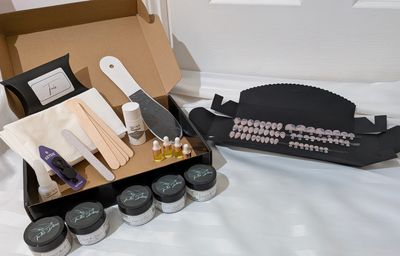 Image of complete duo box from the nail delivery 