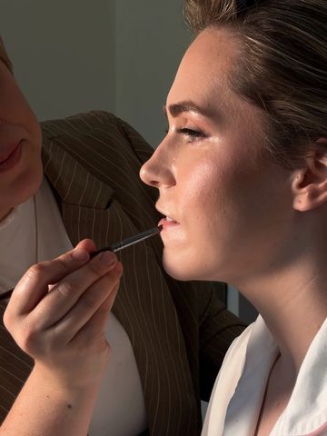 Hampshire makeup artist doing soft glam bridal makeup on a blonde bride