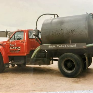 1985 Ford Septic Tank pumping truck.