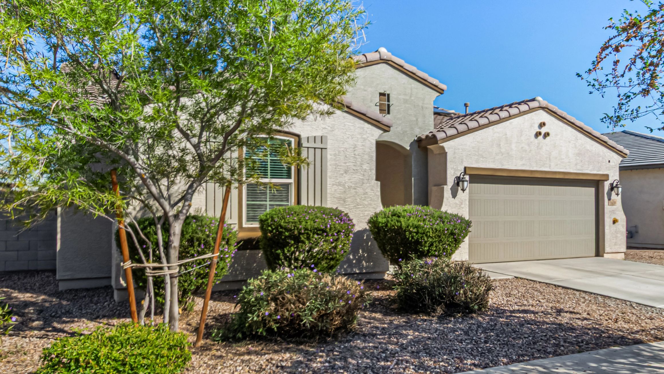 Building exterior at Vista Diamante Assisted Living.