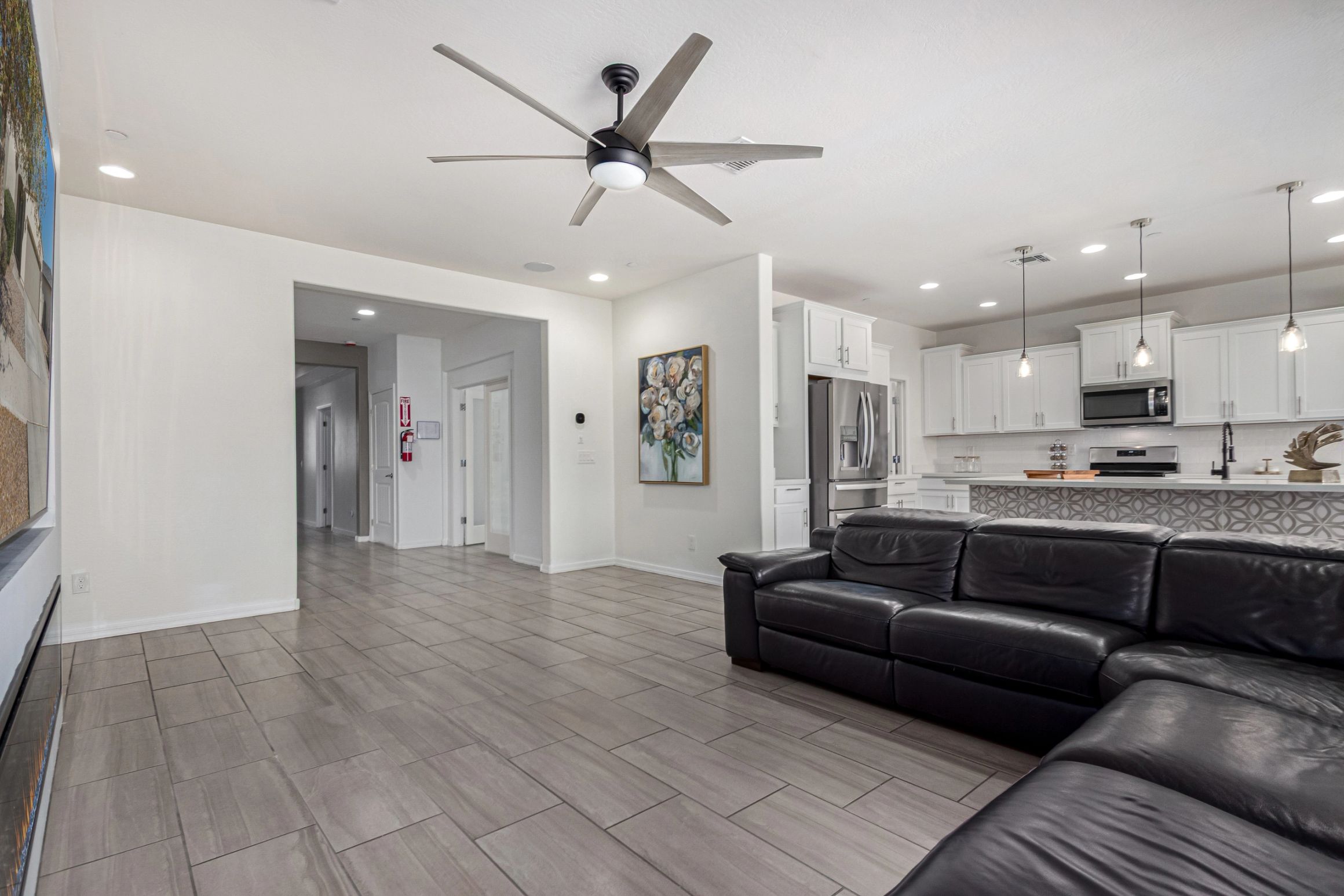 Shared living room at Vista Diamante Assisted Living.