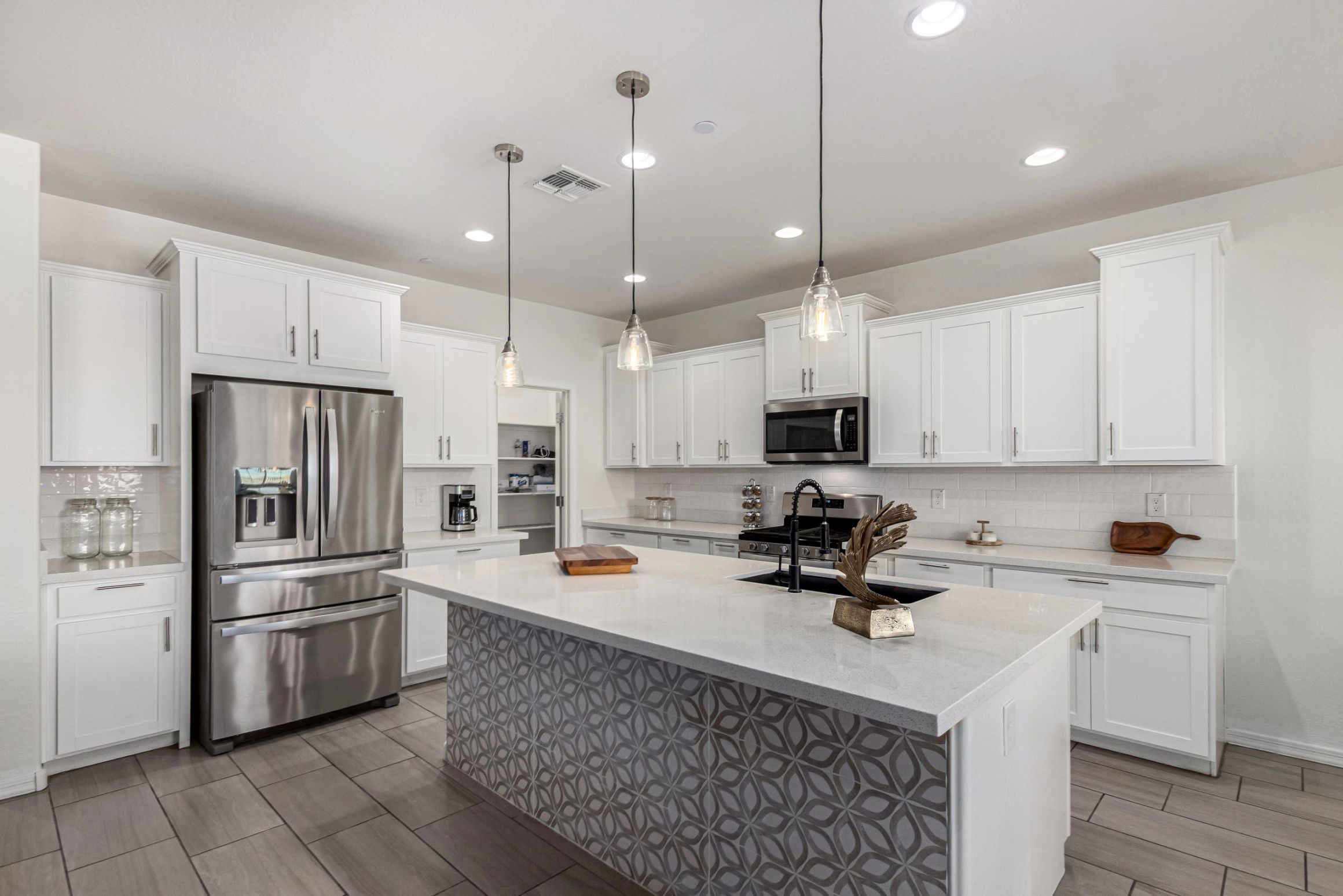 Shared kitchen at Vista Diamante Assisted Living.