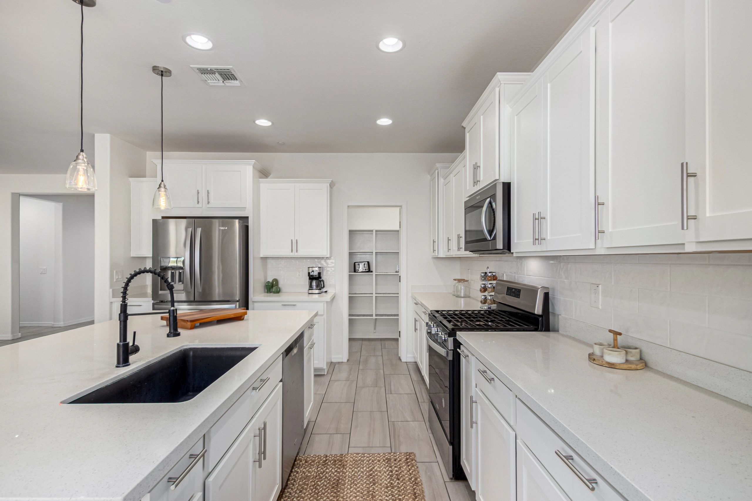 Shared kitchen at Vista Diamante Assisted Living.