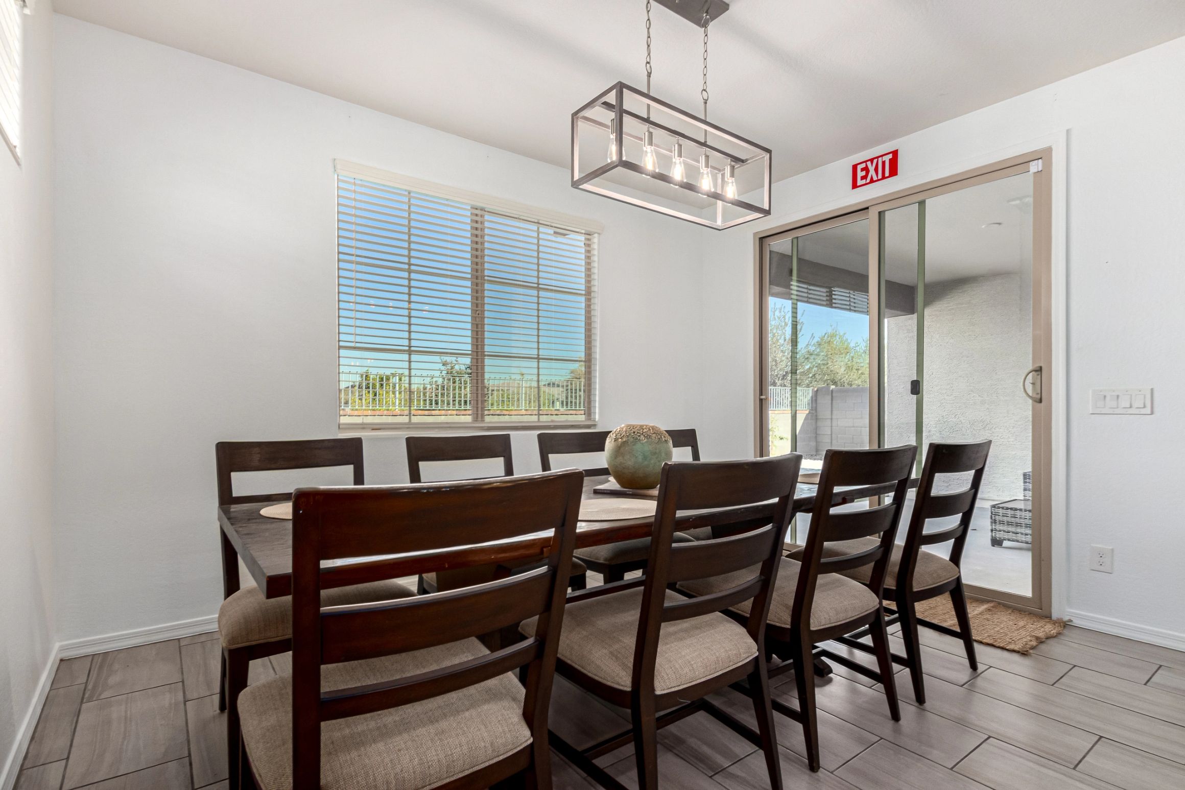 Shared dining room at Vista Diamante Assisted Living.
