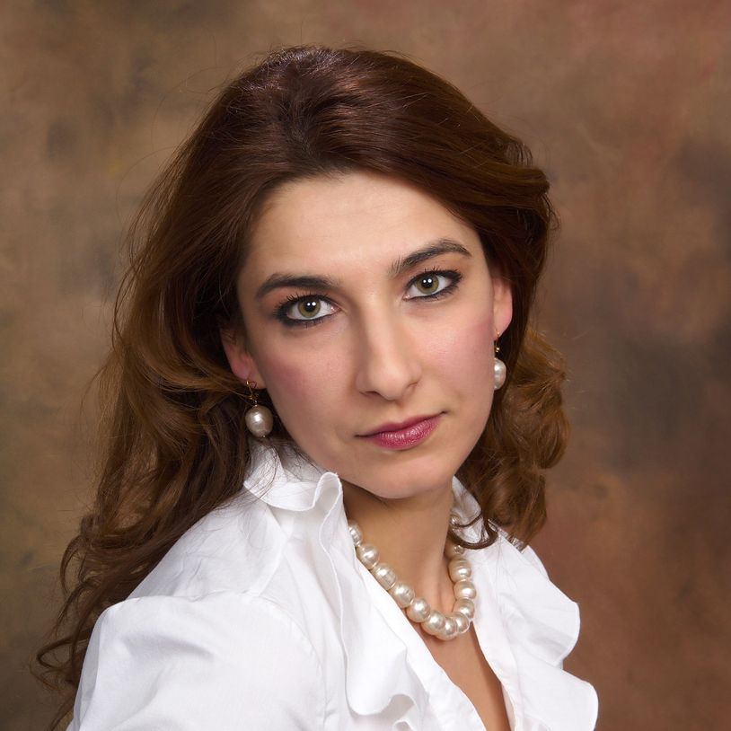 Headshot of Dr. Bella Makagon - cosmetic and family dentist.