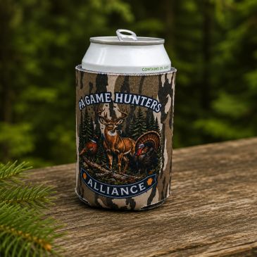 Camo can cooler with hunting design on wooden surface.