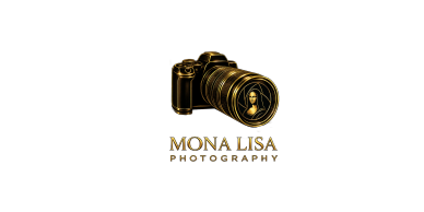 Golden camera logo with Mona Lisa image inside lens.