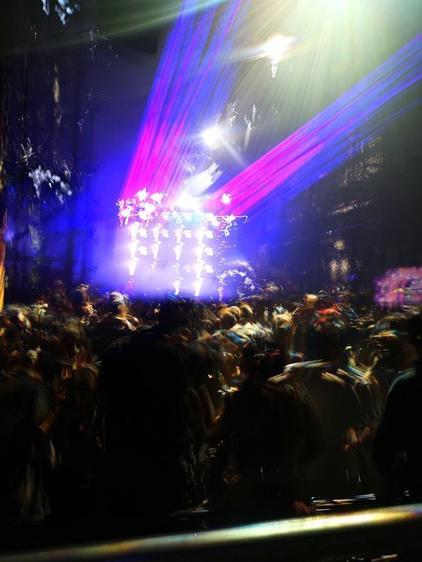 Everyone in unity on the dance floor

The Hydra : Not to be
29.01.22
Audio Engineered