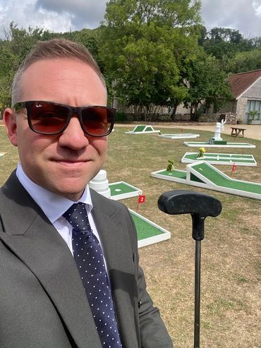 Magician Playing Golf
#mini golf hire
#portable mini golf
# crazy golf hire