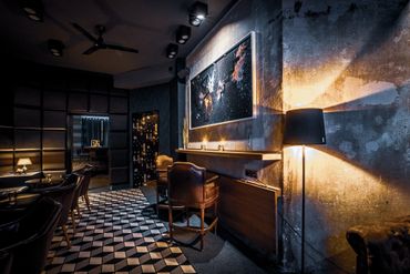 Stairs Bar Berlin | Cocktail & Zigarren
Große Auswahl an Rum und Whisky. 