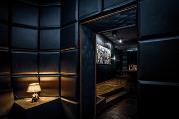 Stairs Bar Berlin | Cocktail & Zigarren
Große Auswahl an Rum und Whisky. 