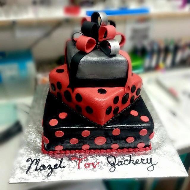 Today's orders 🤍✨ so greatful 🙏🏾 black & red cake design