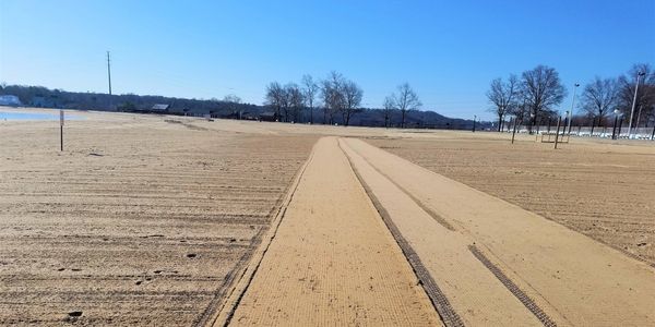 Improving beach sand by sifting debris
