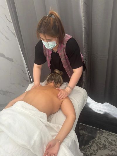 “Suffering from a sore back? Book expert massage therapy in Glasgow  